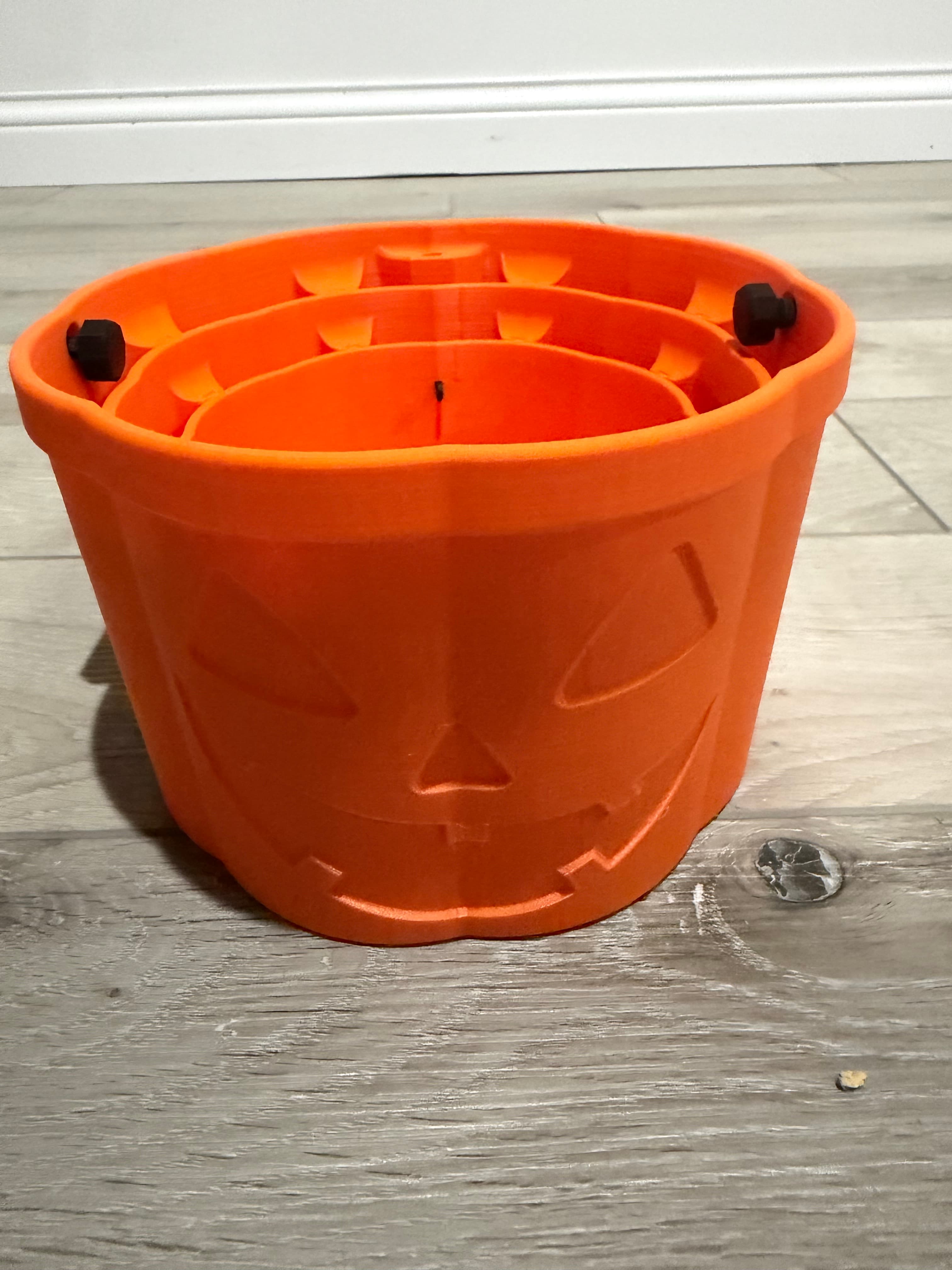 Collapsible Jack-O'-Lantern Bucket – Expanding Halloween Candy — photo 1
